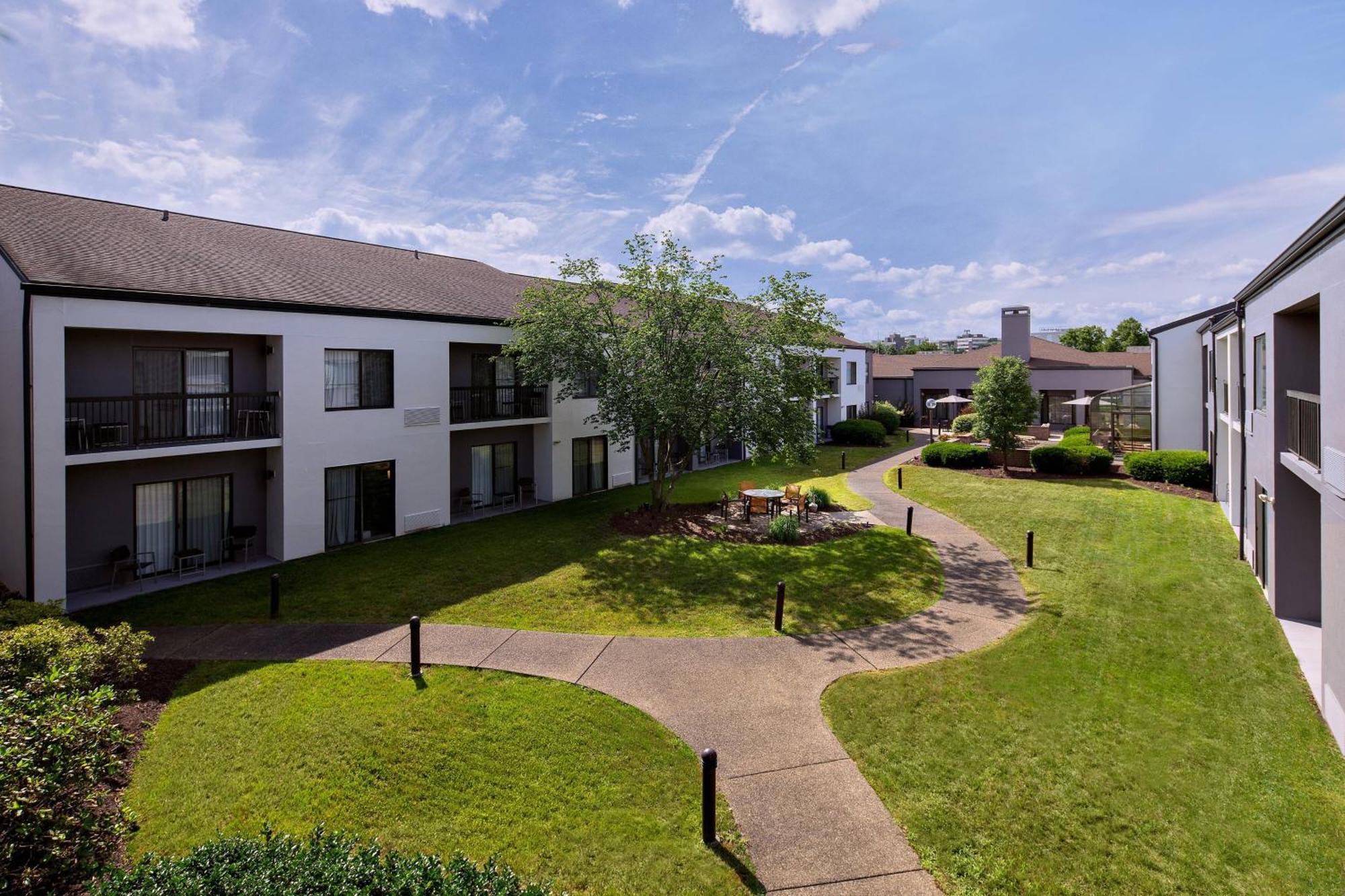 מלון Coraopolis Courtyard By Marriott Pittsburgh Airport מראה חיצוני תמונה