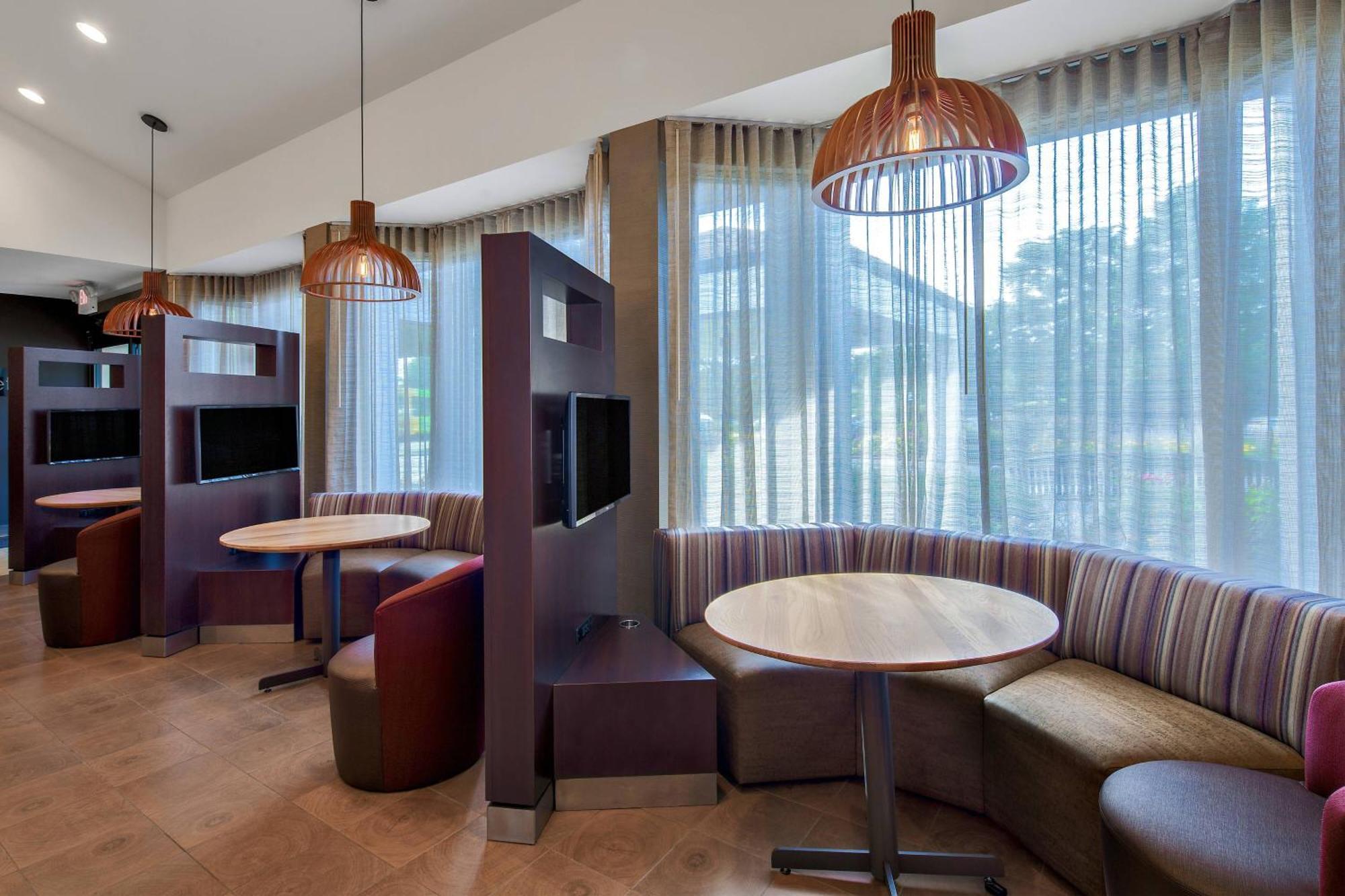 מלון Coraopolis Courtyard By Marriott Pittsburgh Airport מראה חיצוני תמונה