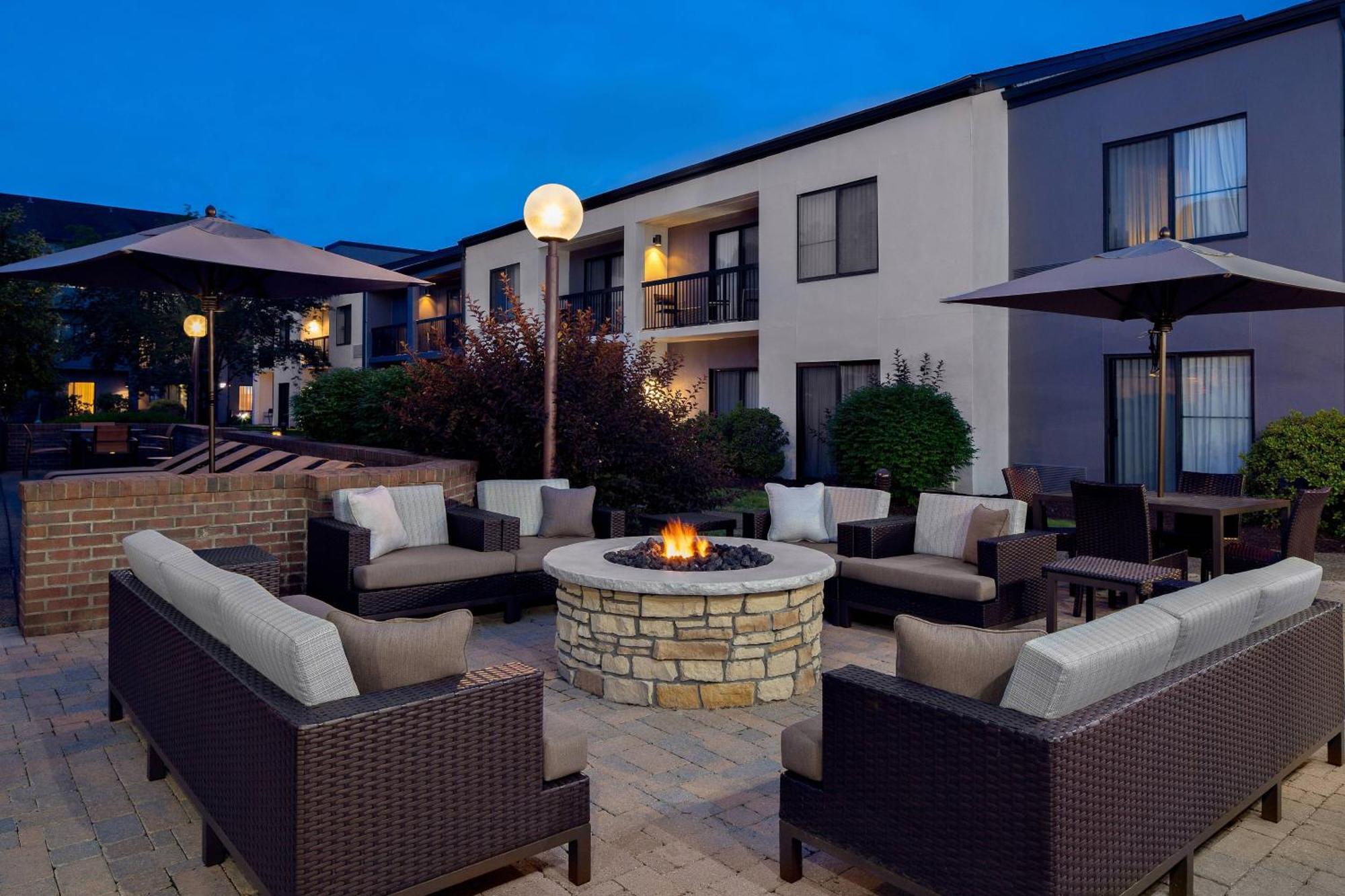 מלון Coraopolis Courtyard By Marriott Pittsburgh Airport מראה חיצוני תמונה
