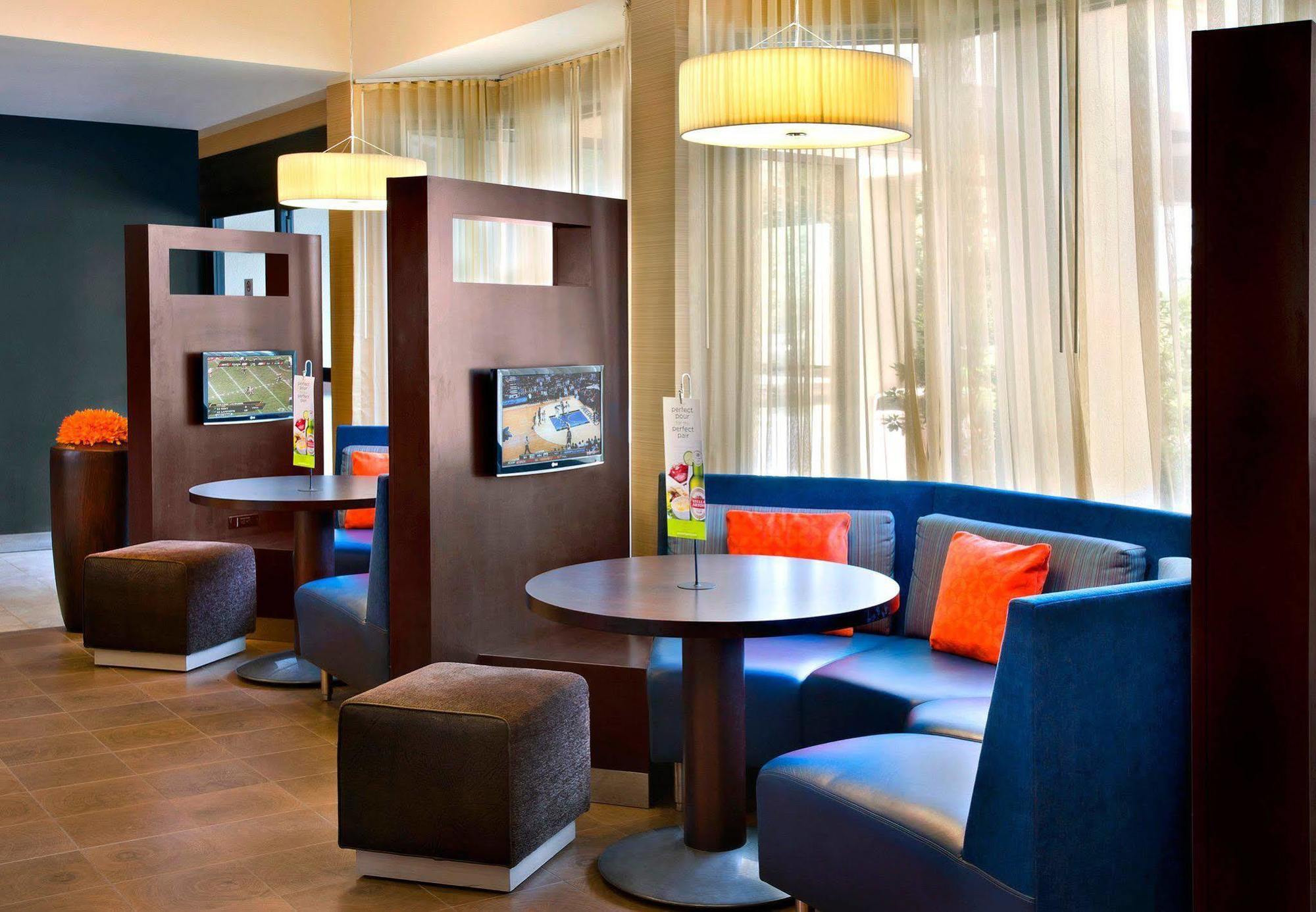 מלון Coraopolis Courtyard By Marriott Pittsburgh Airport מראה חיצוני תמונה