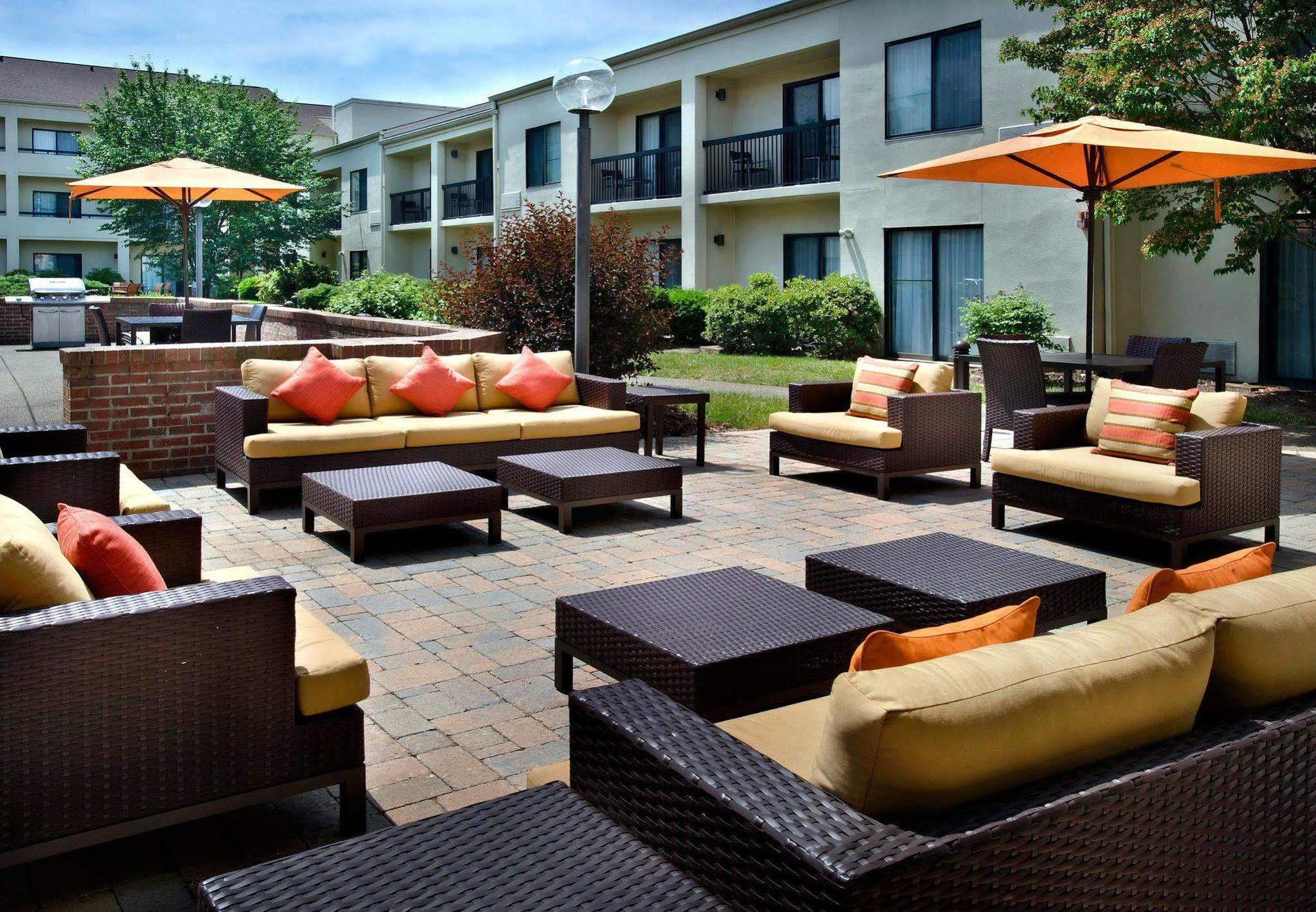 מלון Coraopolis Courtyard By Marriott Pittsburgh Airport מראה חיצוני תמונה